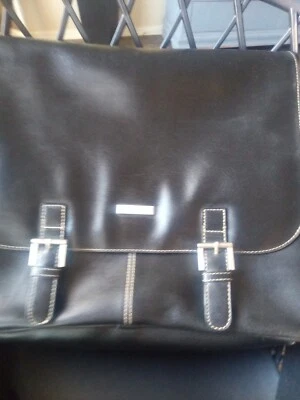 Maletín de cuero Kenneth Cole Reaction correa para el hombro negra Foto 1 de 4