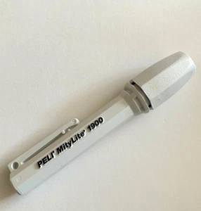 Linterna de xenón Peli MityLite 1900 superhell con 571cd impermeable IPX7 blanca - Imagen 1 de 3