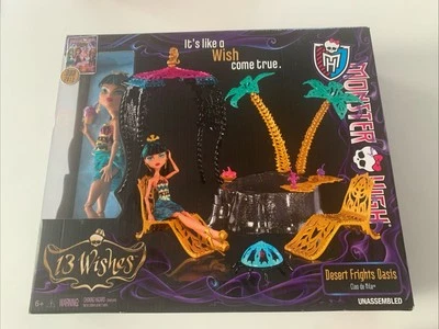 MATTEL 2012 MONSTER HIGH DESERT FRIGHTS OASIS + CLEO DE NILE Y7716 BNIB - Image 1 of 4
