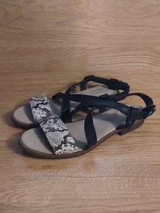 Clarks Declan Spring Sandals Women’s Sz 9.5M Snakeskin Black Open Toe Flats - Picture 1 of 12