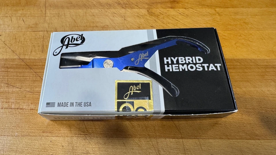 Alicate de pesca com mosca hemostato híbrido Abel Reels bom! - Imagem 1 de 4