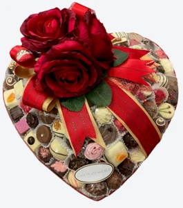 14" Valentines Assorted Belgian Chocolate Heart Platter 90 x chocs - Picture 1 of 5
