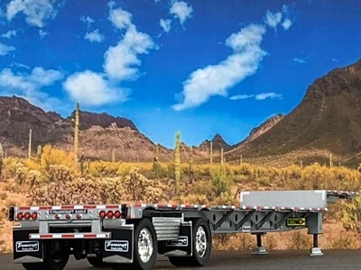 1/64 DCP SILVER TRANSCRAFT STEPDECK CON CAJA DE RUEDAS Foto 1 de 4