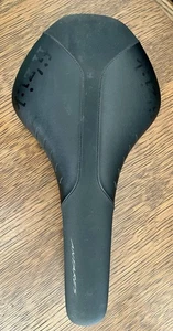 Fizik Antares R1 Carbon Saddle Regular Size with Carbon Rails - 180 grams - Picture 1 of 7