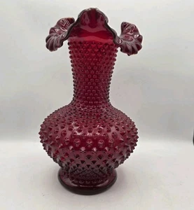 "Florero vintage grande de 10 7/8"" Fenton rojo rubí Hobnail cuello largo con volantes marcado" - Imagen 1 de 17