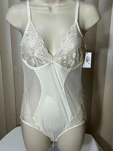 Body Teddy Calvin Klein con ferretto M perfettamente aderente pizzo iris avorio QF5764 - Foto 1 di 7