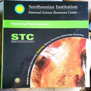 STC Smithsonian Institution EXPLORING PLATE TECTONICS Teachers Edition Binder CD - Imagen 1 de 6