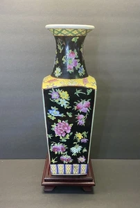 LARGE CHINESE PORCELAIN VASE - Picture 1 of 5