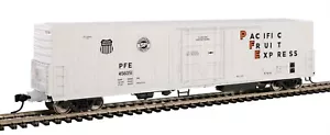 HO Scale - WALTHERS 910-3958 PACIFIC FRUIT EXPRESS 57' Mechanical Reefer Car - Picture 1 of 5