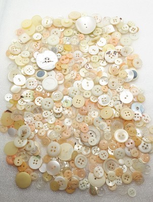 Lot De 6 Petits Boutons En Nacre - Diamètre Environ 0.9 Mm - Multicolore - Neuf