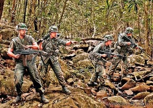 Master Box 3595 Jungle Patrol Serie Guerra de Vietnam, Kit Modelo Plástico a Escala 1:35 - Imagen 1 de 12