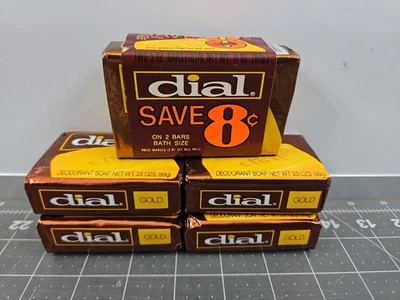 Jabón desodorante dorado con 5 esferas de colección 1 barra de 5 oz 4 barra de 3,5 oz Foto 1 de 4