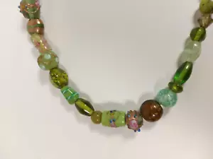 Collar vintage verde varios tipos de arte vidrio con cuentas lámpara pastel de boda - Imagen 1 de 12