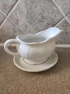 Tabletops Unlimited Versailles Gravy Boat with Underplate White - Picture 1 of 6