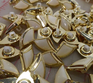144 gold with ivory plastic shank buttons sector triangle shape 7/8" (med) 942 - Picture 1 of 4