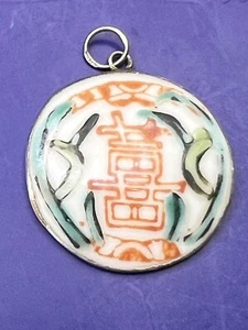 Vintage Silver Mounted Painted Shell Pendant With “Happiness” in Chinese - Picture 1 of 3