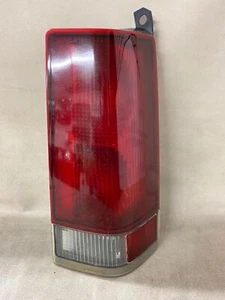 2000 Express 3500 Van Taillight Passenger Side OEM 15753202 Small Crack See Pics - Picture 1 of 8