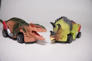 2 Dinosaurier Autos - Pull Back & Go Mini Schubfahrzeuge - Markenlos - Bild 1 von 10