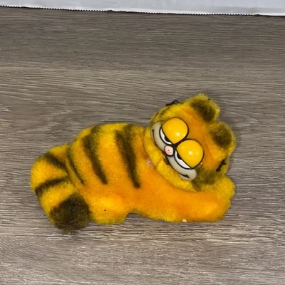 Vintage 1981 Fun Farm Garfield Plush Toy With Turning Head - Image 1 of 4