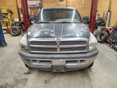 RAM1500   1998 Fuse Box Engine 120258 - Imagem 1 de 4