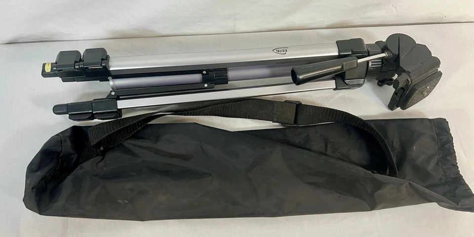 Nuevo trípode Digital Concepts incluye estuche con mango variable.  Foto 1 de 1