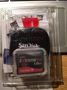 SanDisk 1GB Extreme III CompactFlash Card Clam Shell Packaging (SDCFX3-1024-901) - Picture 1 of 2