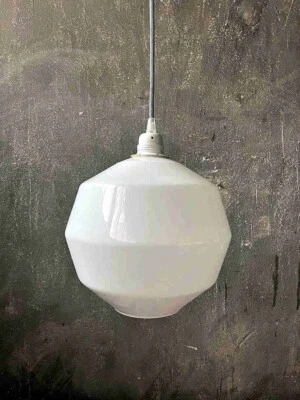 Hängelampe aus opalweißem Glas – Bauhaus ArtDeco Vintage Design Lampe - Bild 1 von 4