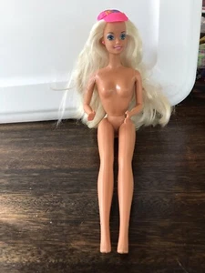 Muñeca Barbie 1976 Cabeza 1966 Cuerpo Rosa Lápiz Labial Sombrero Rubio Anillo Pendientes Desnudo - Imagen 1 de 9