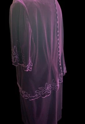 Vestido de Vacaciones Terciopelo Púrpura Detalles Cuentas Hasta la Rodilla Vestido Vintage Talla 20 Foto 1 de 4