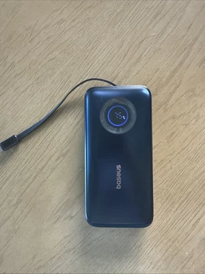 Banco de alimentación portátil Baseus USB-C cargador portátil con toma USB-C Foto 1 de 4