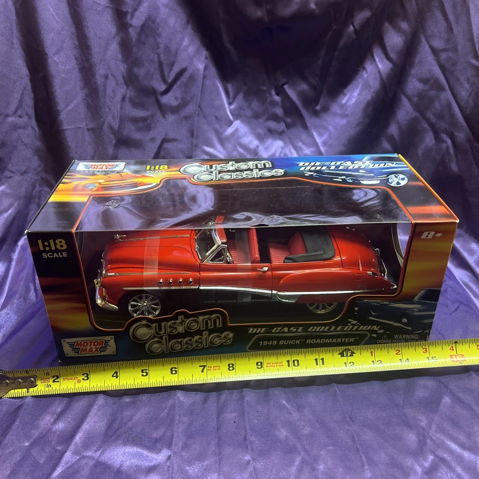 1949 Buick Roadmaster Convertible, Red - Motormax Custom Classics 1/18 Diecast  - Image 1 of 4