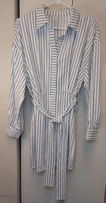 Camisa de vestir a rayas con cinturón abotonada talla mediana carrera preppy profesional Foto 1 de 4