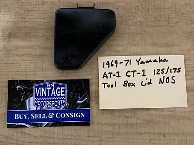 Nuevo de Lote Antiguo 1969-71 Yamaha AT-1 CT-1 125/175cc OEM Original Caja de Herramientas Tapa - Nuevo. Foto 1 de 4