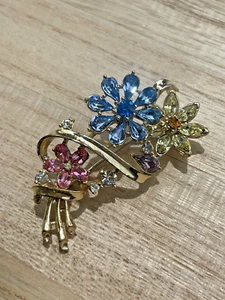 Vintage Signed CORO CRAFT Gold Tone Multicolor Rhinestone Floral Pin Brooch - Picture 1 of 20