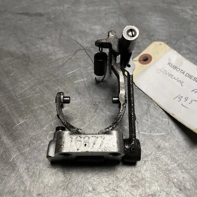 OEM GOOD USED KUBOTA DIESEL D662E GOVERNOR ARM - Image 1 of 4