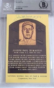 JOE DIMAGGIO SIGNED HALL OF FAME YELLOW PLAQUE POSTCARD YANKEES HOF BAS COA - Picture 1 of 1