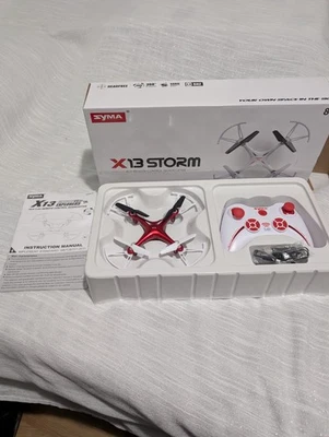 Quadricóptero Syma X13 Storm Drone 4 canais controle remoto vermelho/preto/branco 8+ - Imagem 1 de 4