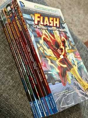 The Flash tpb Lot Flashpoint + World Of FP + Road To FP. Geoff Johns paperback - Image 1 of 3