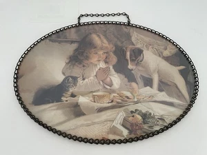 Cubierta de chimenea rezando vintage con marco de cadena estampado ovalado “Paz” niña, cachorro y gatito - Imagen 1 de 8