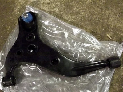 Передний r/h нижний рычаг поперечного рычага подлинный Mazda Bongo 2.0i 2.5 V6 дизельный o/s справа - Изображение 1 из 3