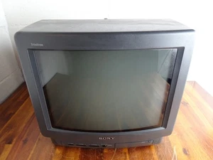 Sony Trinitron 13" CRT TV KV-13TR28 Retro Gaming 1994 De colección Probado Sin Control Remoto - Imagen 1 de 6