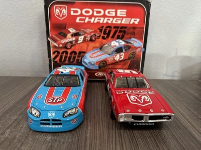 2005 Richard Petty 1975 Kasey Kahne Dodge Charger Swap 2 Car Set 1:24 Action MIB - Image 1 of 4