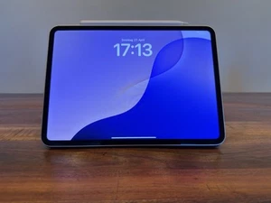 Apple 11" iPad Pro (M4) 256 GB, Silber, mit Flip Case Und Apple Pencil! - Bild 1 von 3