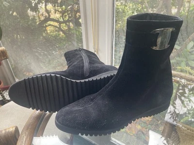 Salvatore Ferragamo Abrazo Hebilla Negro Gamuza Chelsea Botines 7.5 Suela Vibram Foto 1 de 4