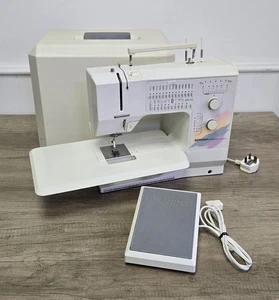 Bernina 1090 Nähmaschine mit Koffer und Pedal funktioniert  - Bild 1 von 11