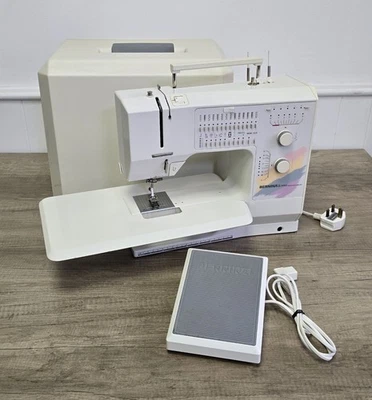 Bernina 1090 Nähmaschine mit Koffer und Pedal funktioniert  - Bild 1 von 4