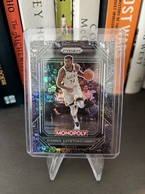Panini Prizm Monopoly 2022-23 - Giannis Antetokounmpo #49 Monopoly Black Prizm Foto 1 de 2
