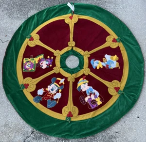 Vintage Walt Disney Store Exclusive Christmas Tree Skirt Mickey Goofy Pinocchio - Picture 1 of 9