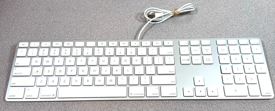 Genuine Apple A1243 Wired USB Keyboard w/ Numeric Keypad for iMac, Mac Mini - Image 1 of 4