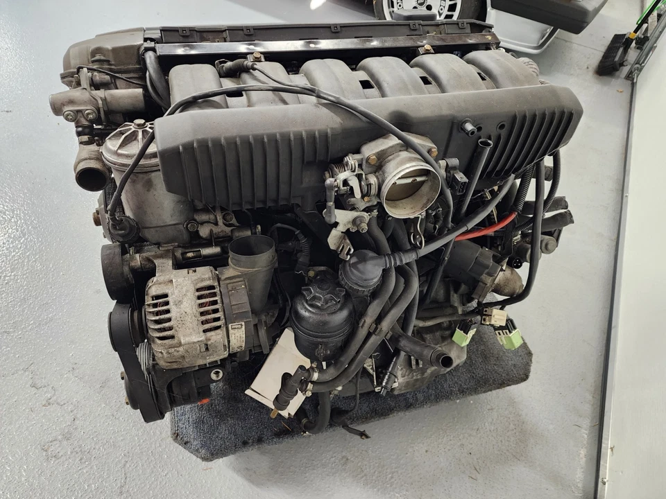 Motor BMW E36 M3 S50b30 de un 1995 E36 M3 con 140 k millas Foto 1 de 4
